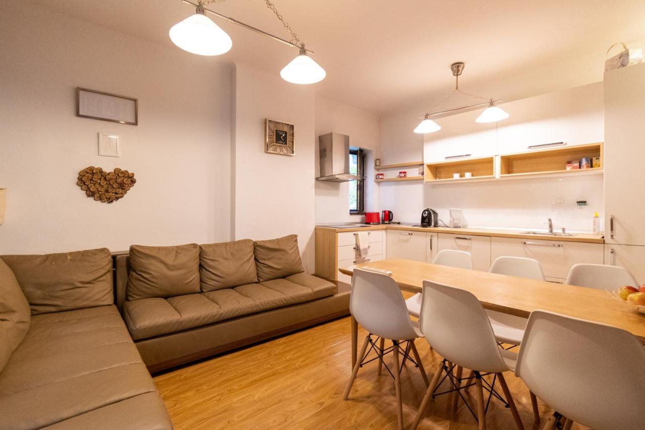 Ardor Apt - Bright And Secluded Apartment In The Heart Of Old Town Braşov Dış mekan fotoğraf