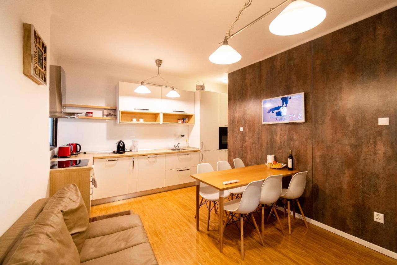 Ardor Apt - Bright And Secluded Apartment In The Heart Of Old Town Braşov Dış mekan fotoğraf