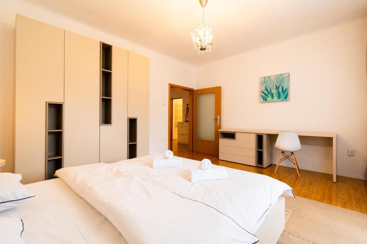 Ardor Apt - Bright And Secluded Apartment In The Heart Of Old Town Braşov Dış mekan fotoğraf
